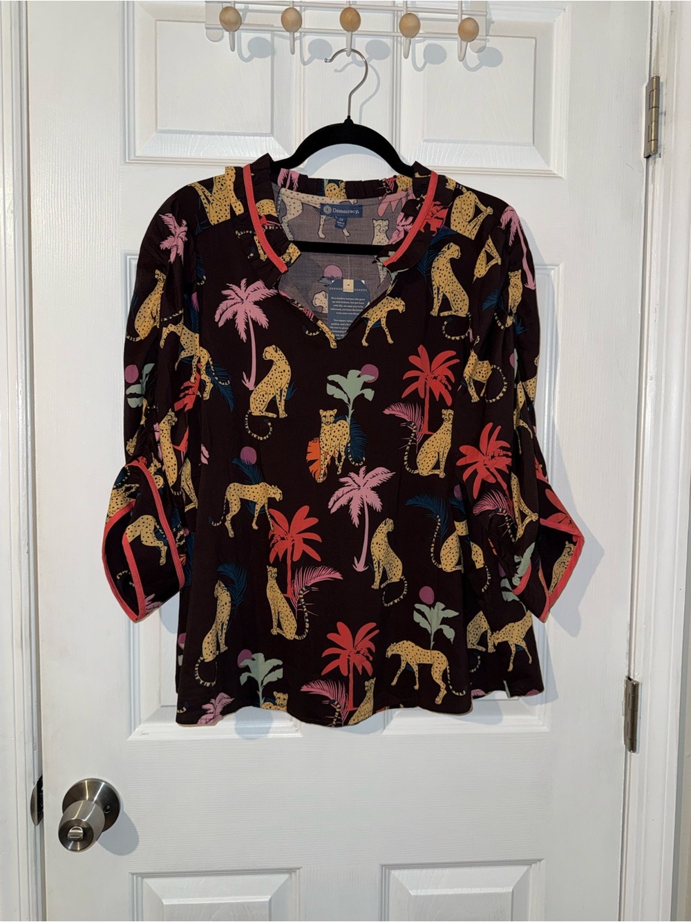 Democracy Women's Blouse L Leopard Animal Print V-Neck Long Sleeve Boho 1X NWT